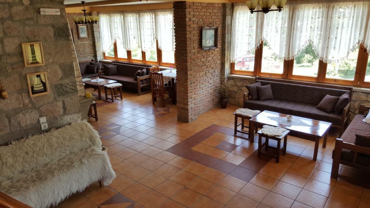 Pashuta Hotel Voskopojë Exterior foto